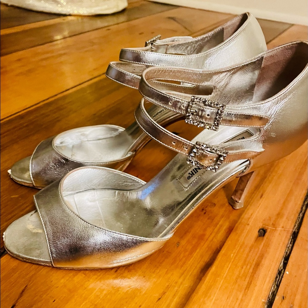 Manolo Blanik silver heels!